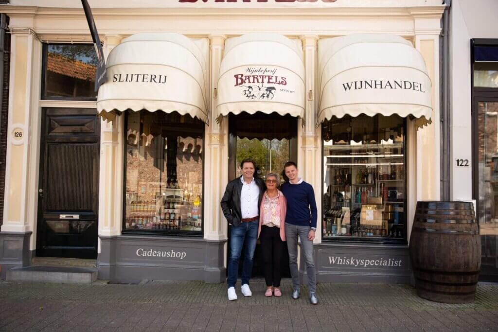 Drie generaties Bartels in de winkel Drie generaties Bartels in de winkel